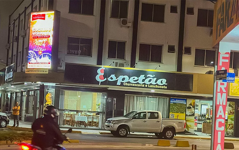 Quanto é para colocar uma foto no outdoor?
